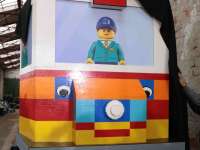 Életnagyságú LEGO villamos hasít Budapesten