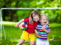 10 szuper játékszabály, hogy lekösd a nyaraló gyerkőcöket kint vagy bent